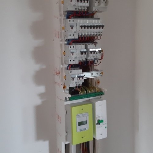 Réalisation d’un tableau électrique dans une maison à Valserhône